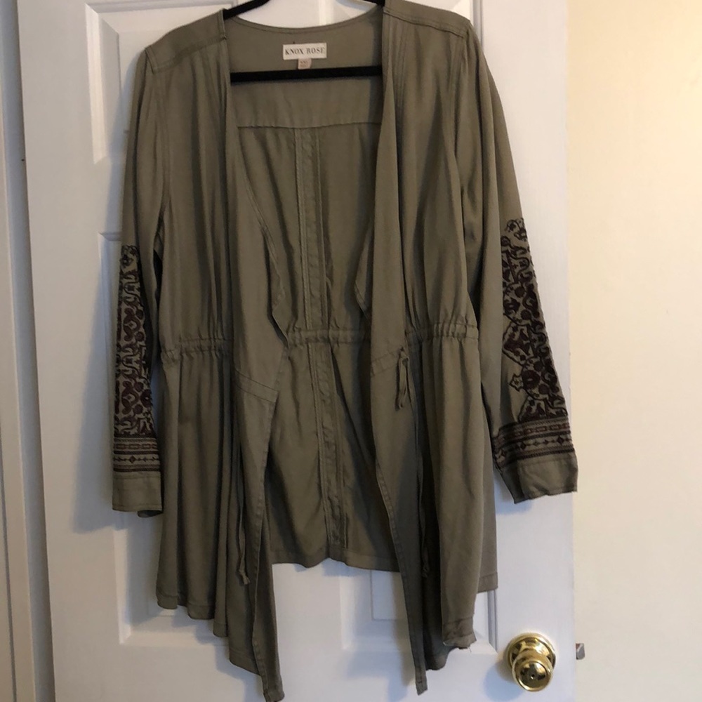 Green embroidered jacket with cinched tie waist